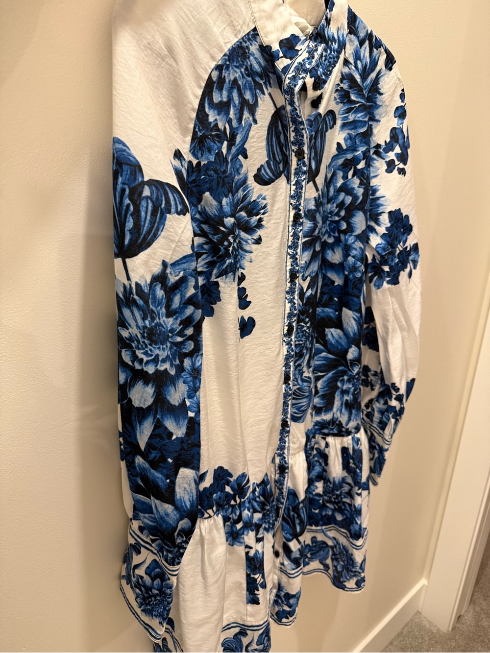 H&M White and Blue Floral Button-Down Top